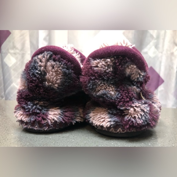 Dearfoams Girl's Pile Bootie Slippers with Memory Foam, size 11-12 - Picture 3 of 11